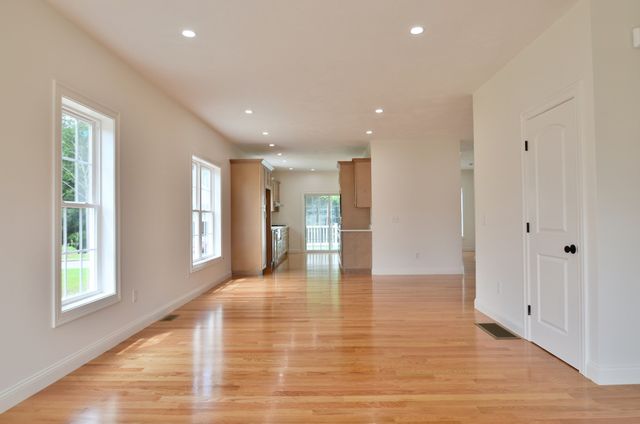 21C Crownshield 21C, Uxbridge, MA 01569