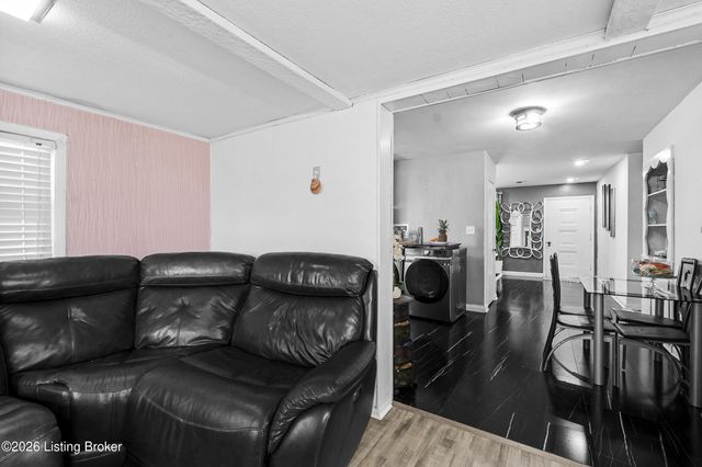 2202 Mary Catherine Dr, Louisville, KY 40216