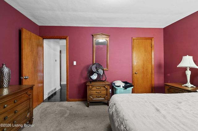 2202 Mary Catherine Dr, Louisville, KY 40216