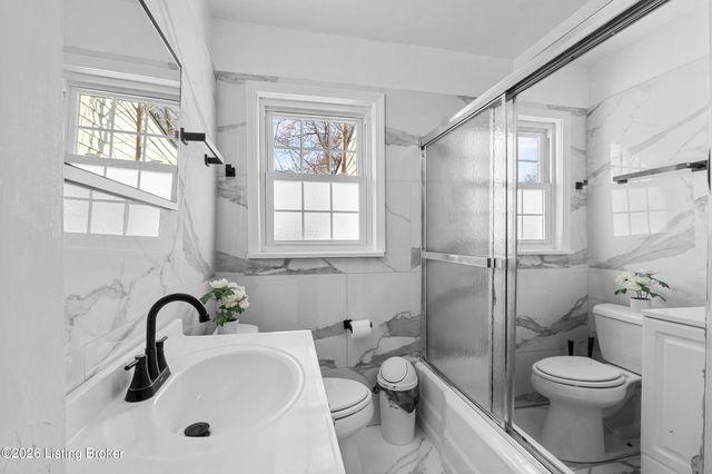 2202 Mary Catherine Dr, Louisville, KY 40216