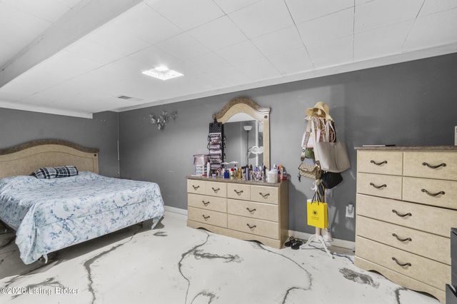 2202 Mary Catherine Dr, Louisville, KY 40216