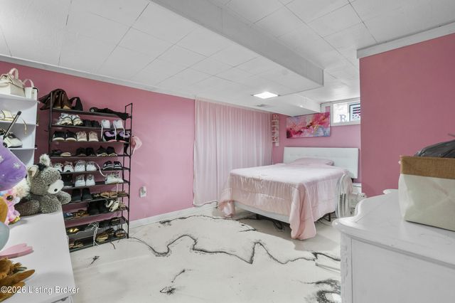 2202 Mary Catherine Dr, Louisville, KY 40216