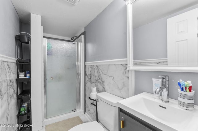 2202 Mary Catherine Dr, Louisville, KY 40216