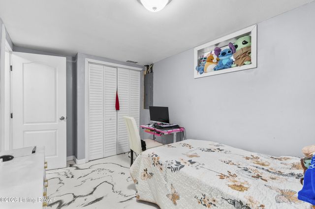 2202 Mary Catherine Dr, Louisville, KY 40216