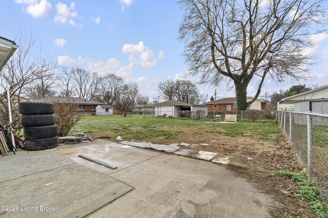 2202 Mary Catherine Dr, Louisville, KY 40216