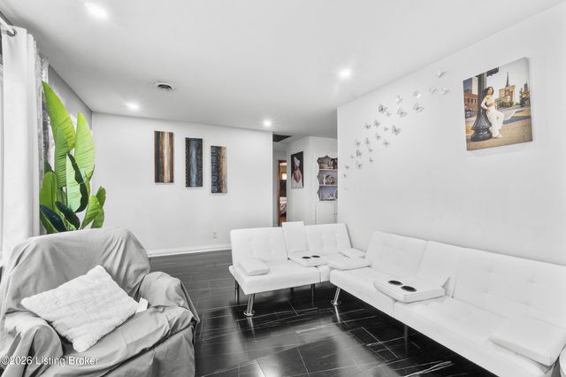 2202 Mary Catherine Dr, Louisville, KY 40216