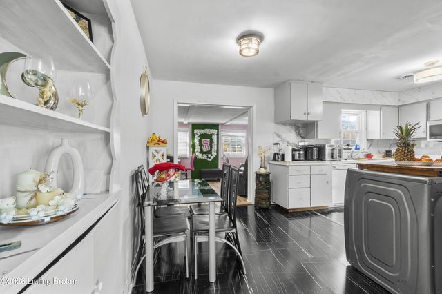 2202 Mary Catherine Dr, Louisville, KY 40216