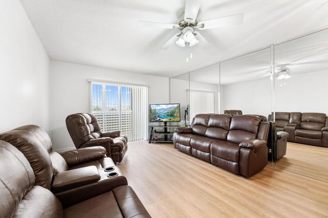 2682 S Garden Dr S 309, Lake Worth, FL 33461