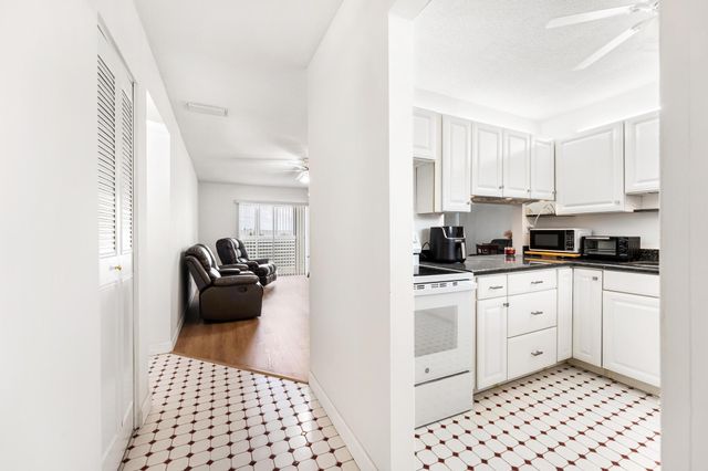 2682 S Garden Dr S 309, Lake Worth, FL 33461