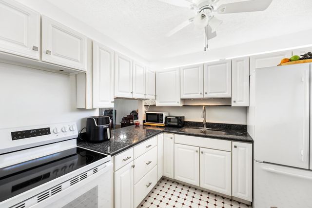 2682 S Garden Dr S 309, Lake Worth, FL 33461
