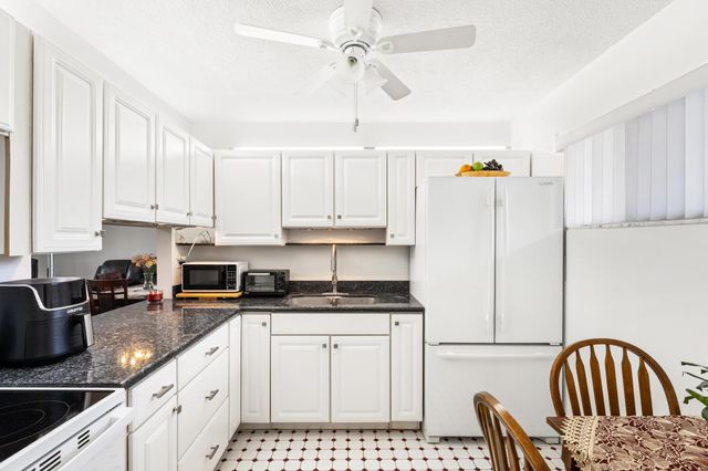 2682 S Garden Dr S 309, Lake Worth, FL 33461