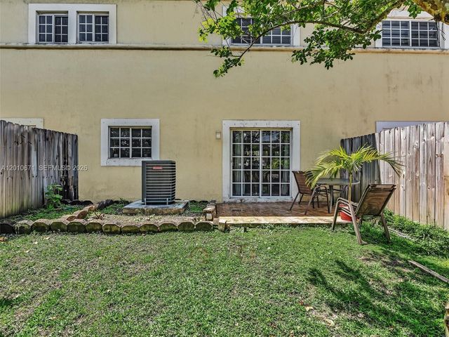 7659 N Stonecreek Circle, Davie, FL 33024