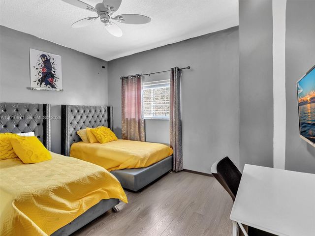 7659 N Stonecreek Circle, Davie, FL 33024