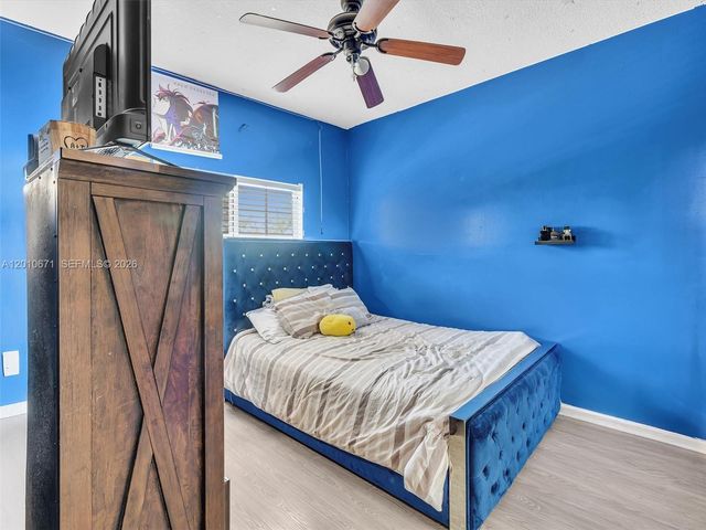 7659 N Stonecreek Circle, Davie, FL 33024