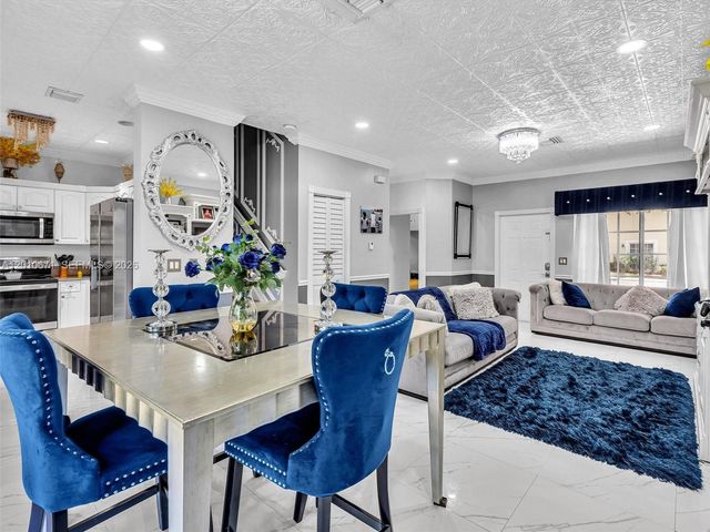 7659 N Stonecreek Circle, Davie, FL 33024