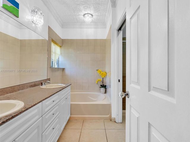7659 N Stonecreek Circle, Davie, FL 33024