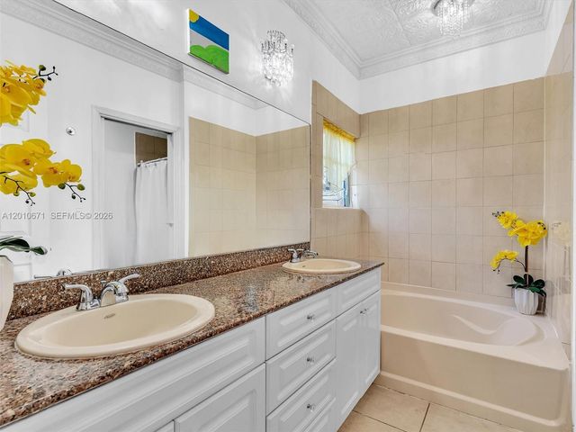 7659 N Stonecreek Circle, Davie, FL 33024