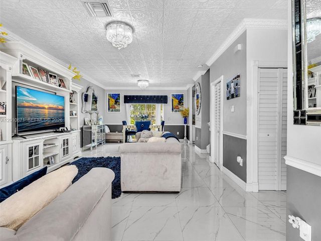 7659 N Stonecreek Circle, Davie, FL 33024