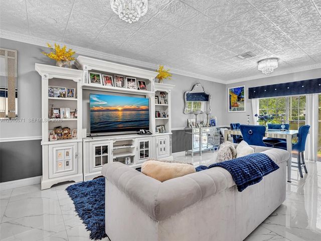 7659 N Stonecreek Circle, Davie, FL 33024