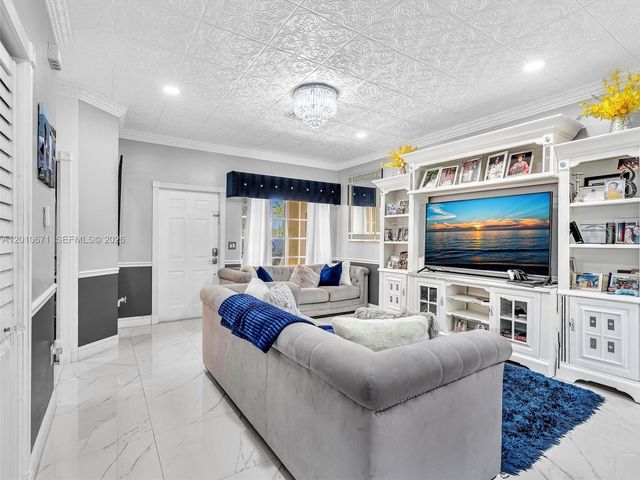 7659 N Stonecreek Circle, Davie, FL 33024