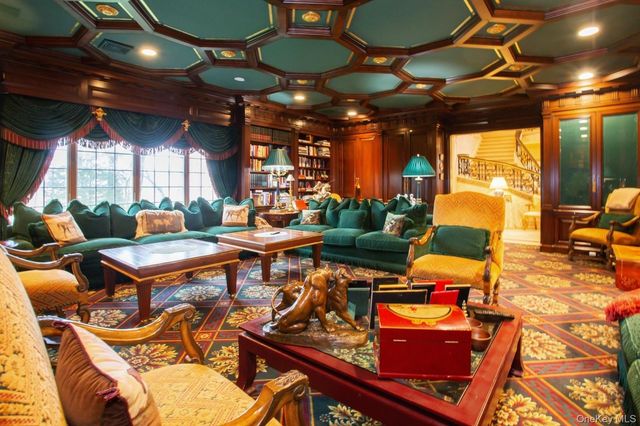 85 Eleventh Street, Garden City, NY 11530