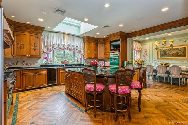 85 Eleventh Street, Garden City, NY 11530