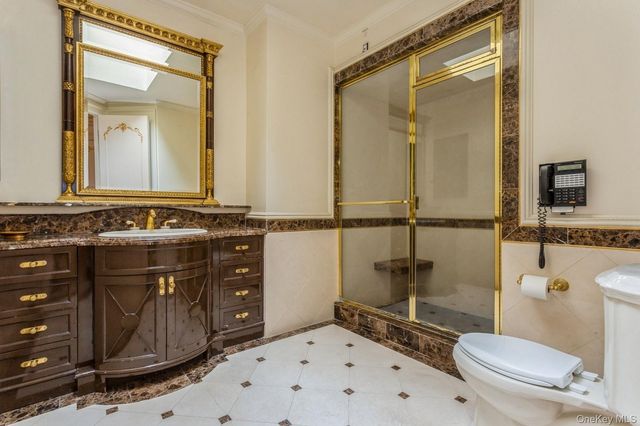 85 Eleventh Street, Garden City, NY 11530