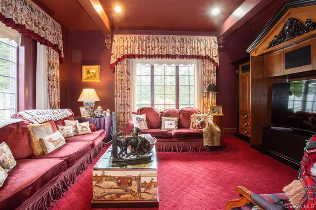 85 Eleventh Street, Garden City, NY 11530