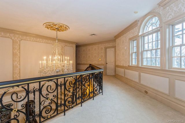 85 Eleventh Street, Garden City, NY 11530