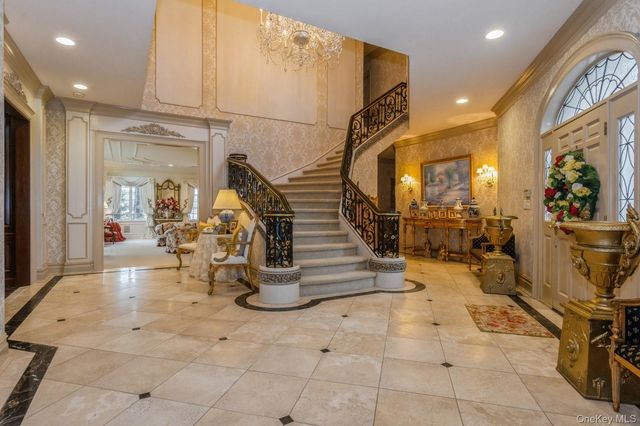 85 Eleventh Street, Garden City, NY 11530