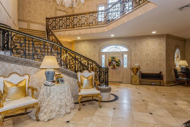 85 Eleventh Street, Garden City, NY 11530