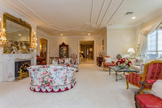 85 Eleventh Street, Garden City, NY 11530