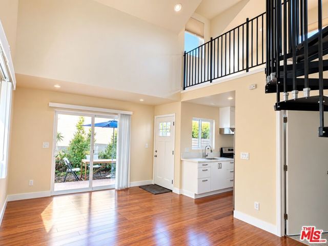 1658 S Carmelina Avenue, Los Angeles, CA 90025