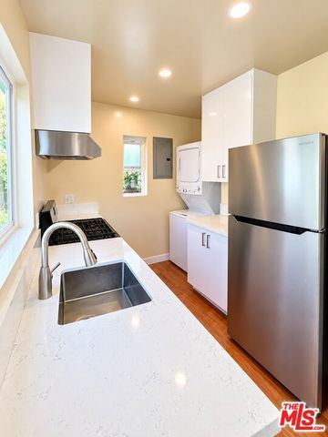 1658 S Carmelina Avenue, Los Angeles, CA 90025