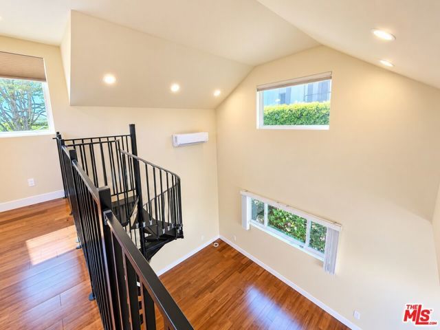 1658 S Carmelina Avenue, Los Angeles, CA 90025