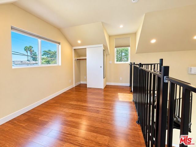 1658 S Carmelina Avenue, Los Angeles, CA 90025