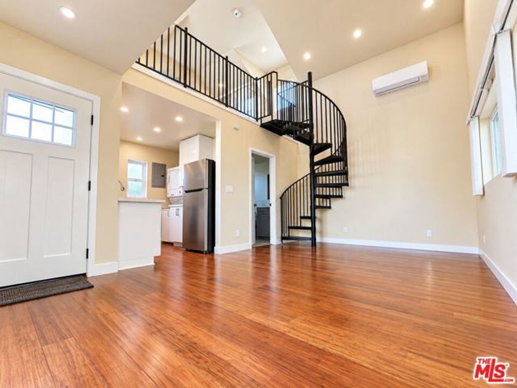 1658 S Carmelina Avenue, Los Angeles, CA 90025
