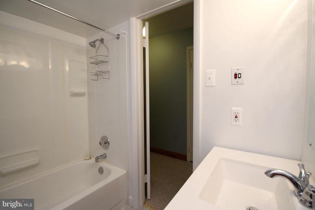 1403 GREENMONT CT, Reston, VA 20190