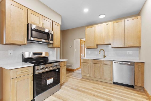 1637 Maple STREET, South Milwaukee, WI 53172