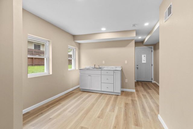 1637 Maple STREET, South Milwaukee, WI 53172