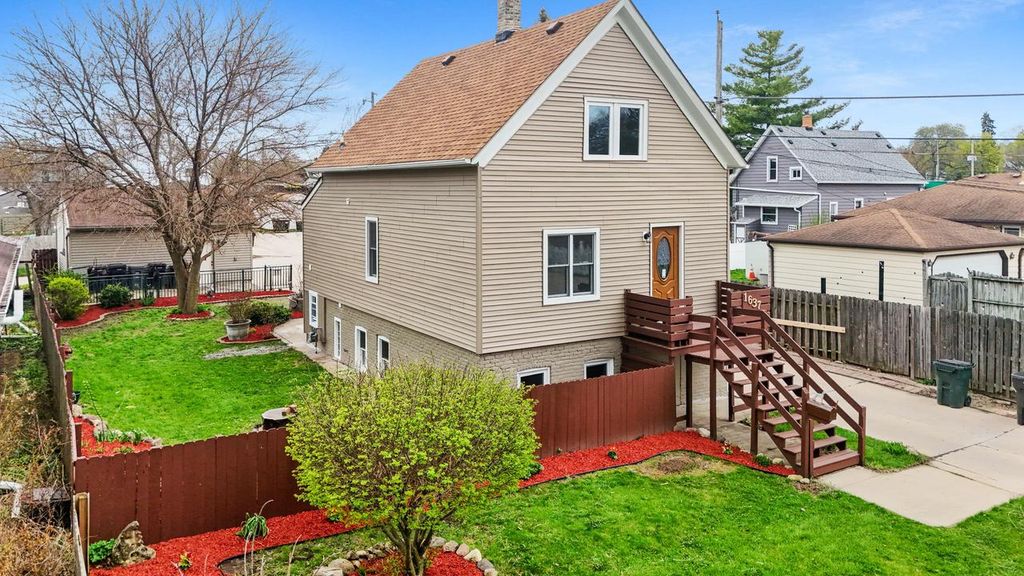 1637 Maple STREET, South Milwaukee, WI 53172