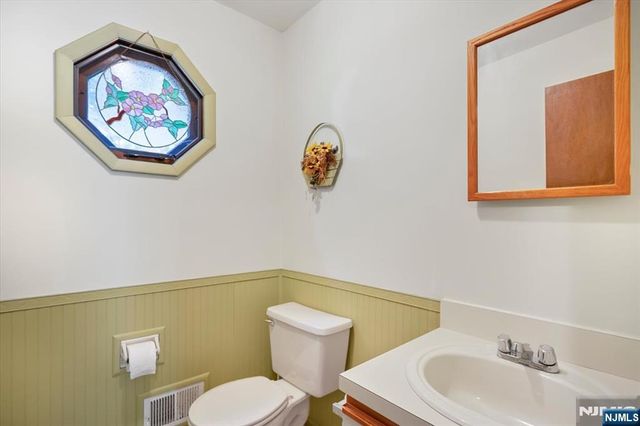 3 Brookside Heights 58, Wanaque, NJ 07465