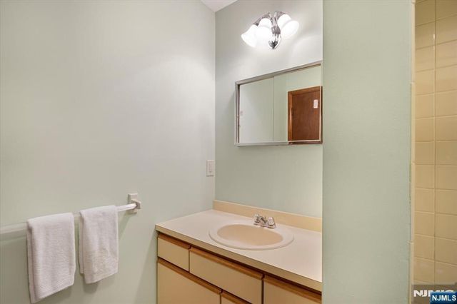 3 Brookside Heights 58, Wanaque, NJ 07465