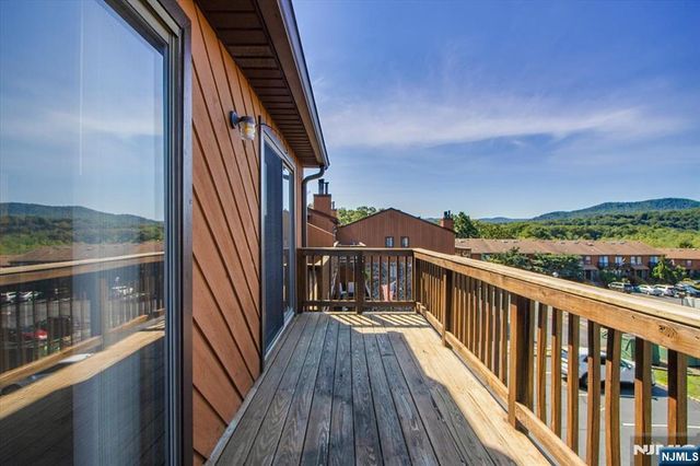 3 Brookside Heights 58, Wanaque, NJ 07465