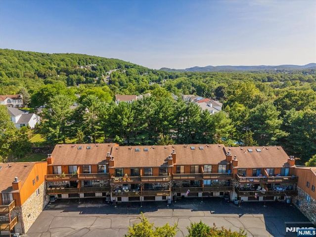 3 Brookside Heights 58, Wanaque, NJ 07465