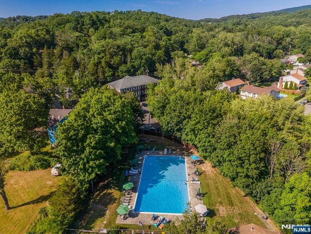 3 Brookside Heights 58, Wanaque, NJ 07465