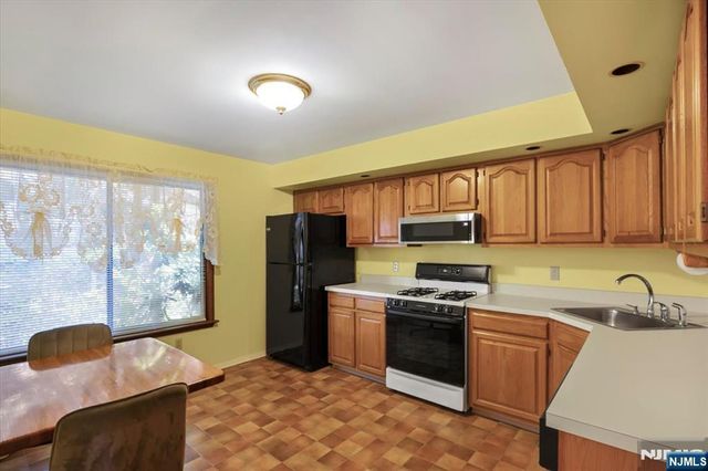 3 Brookside Heights 58, Wanaque, NJ 07465