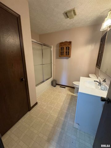 602 OSAGE Drive, Centralia, IL 62801