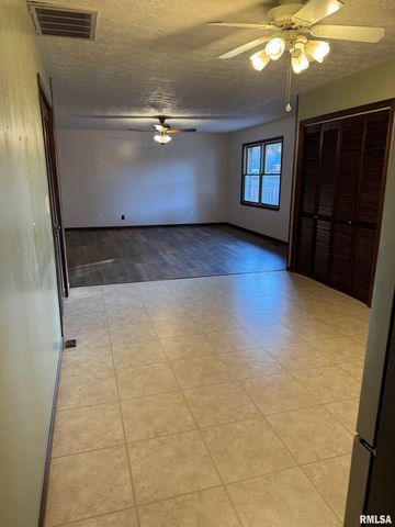 602 OSAGE Drive, Centralia, IL 62801