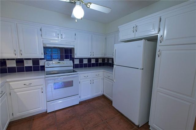 13723 W 58th Terrace 7, Shawnee, KS 66216